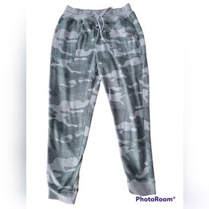 Time and Tru Camo Sweatpants